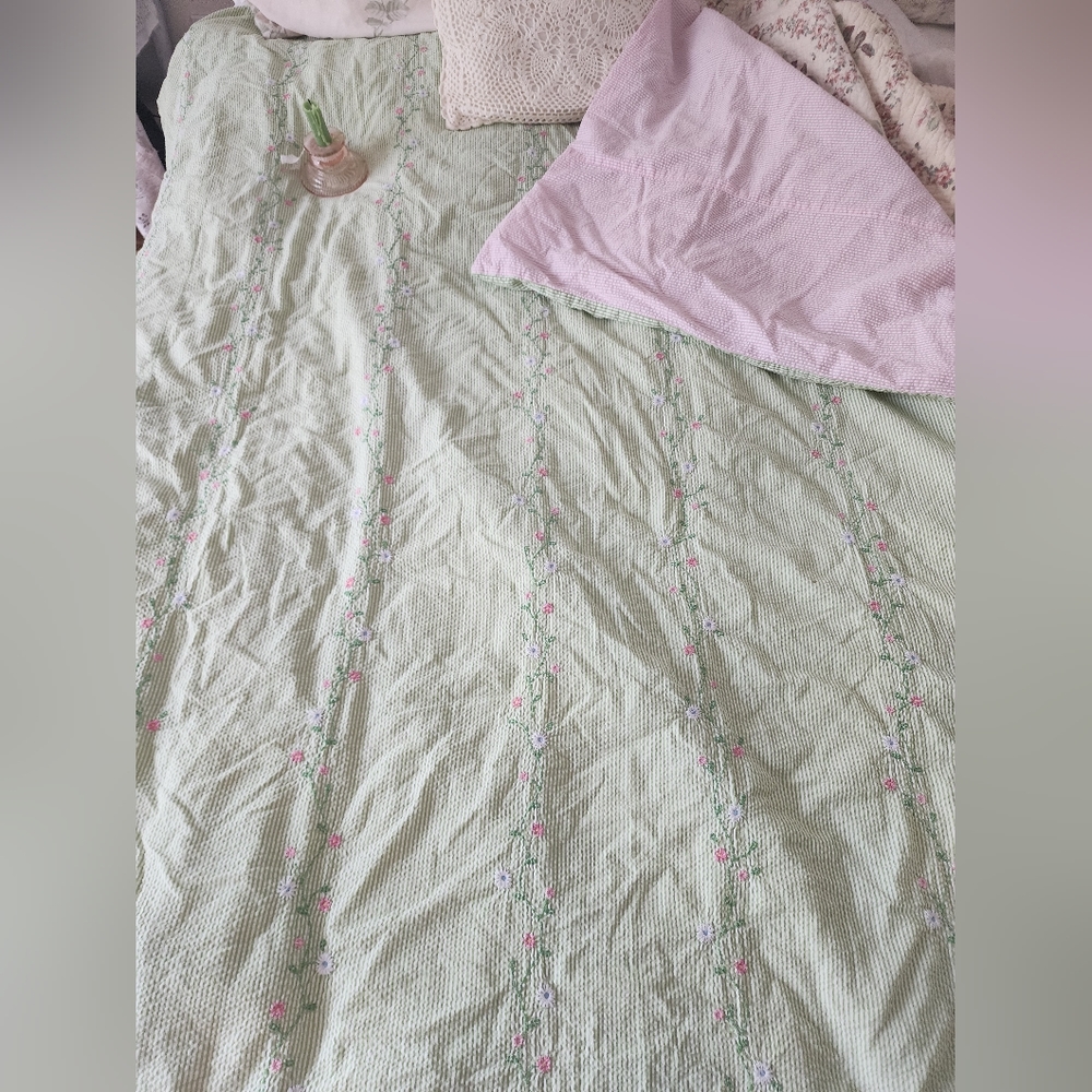 Fairy twin size duvet cover ✨️green with embroidered flowers 💐